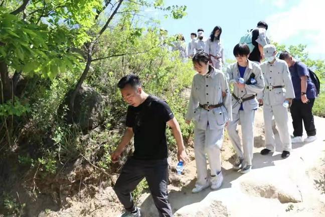 4aa2773d0e8f4eaf987ce56a17153a69.jpg 2.jpg